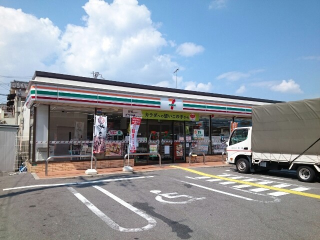 コンビニ　セブンイレブン（コンビニ）まで503m