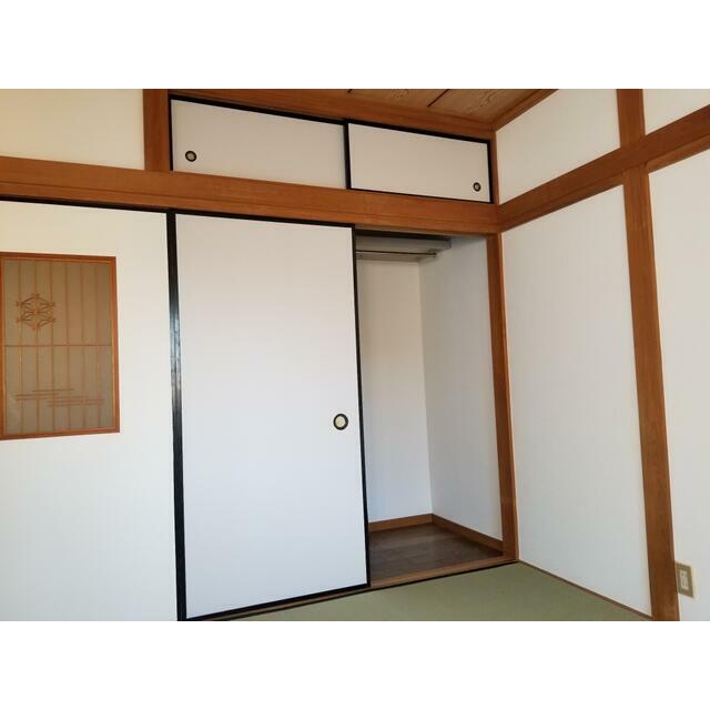 収納　２階　東側和室収納