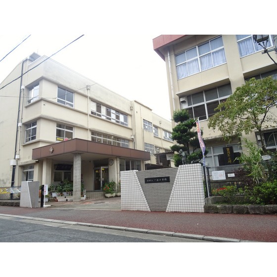 小学校　熊本市立一新小学校（小学校）まで425m