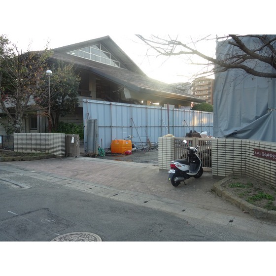 中学校　熊本市立西山中学校（中学校）まで884m