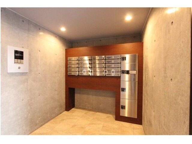 エントランス　オートロック、宅配ボックス有