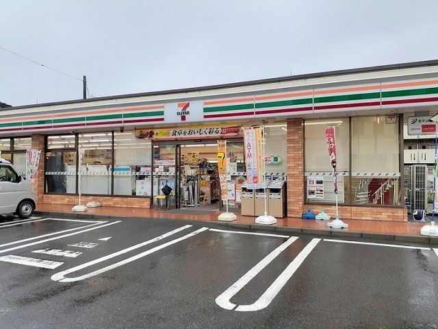 コンビニ　セブンイレブン（コンビニ）まで700m