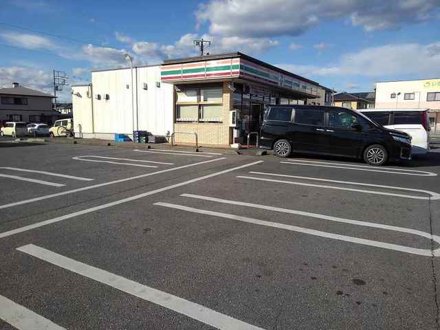 コンビニ　セブンイレブン（コンビニ）まで500m