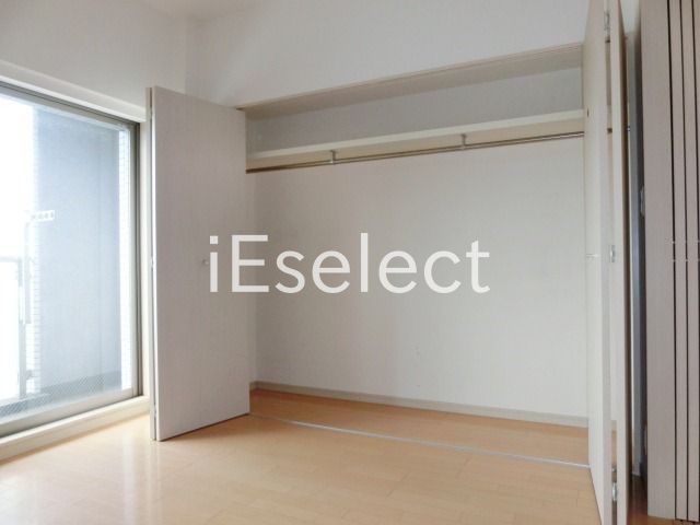 収納　幅広いクローゼット