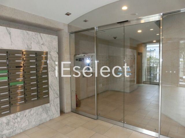 セキュリティ　安心のオートロック付エントランス