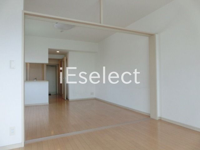 その他部屋・スペース　バルコニー側からの洋室