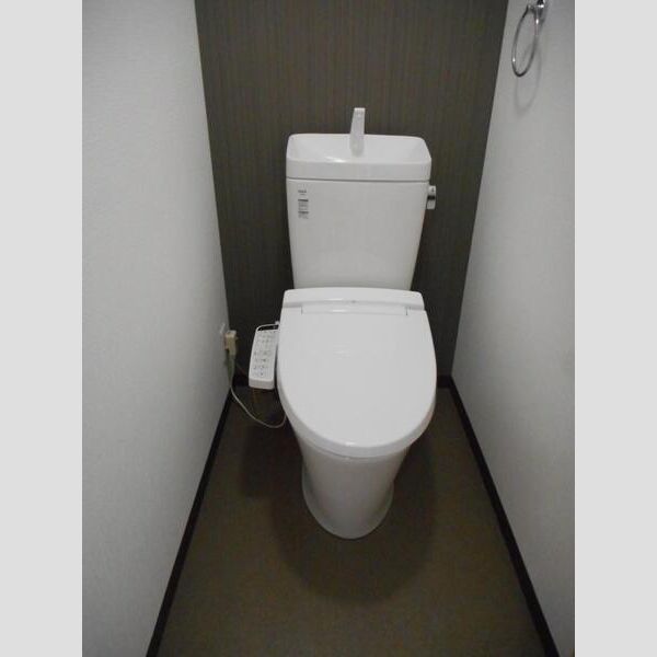 トイレ　別号室の写真です。ご参考までに