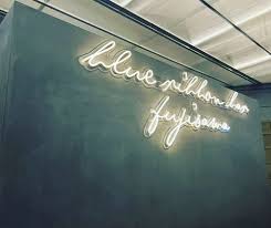 飲食店　BLUE RIBBON BAR(ブルー リボン バー)（飲食店）まで262m