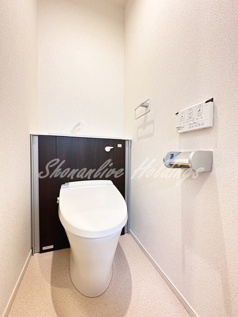 トイレ　お洒落なタンクレストイレ