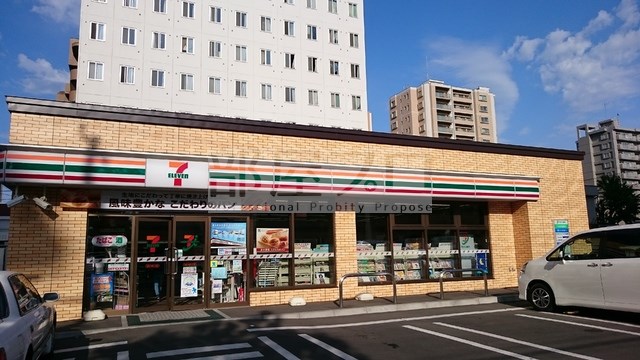 コンビニ　セブンイレブン札幌北7条西12丁目店（コンビニ）まで368m