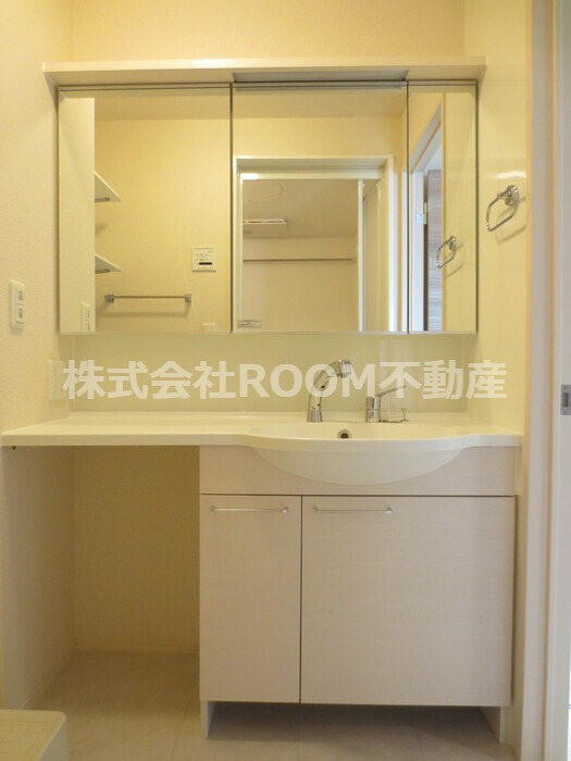 洗面設備　広い洗面スペース