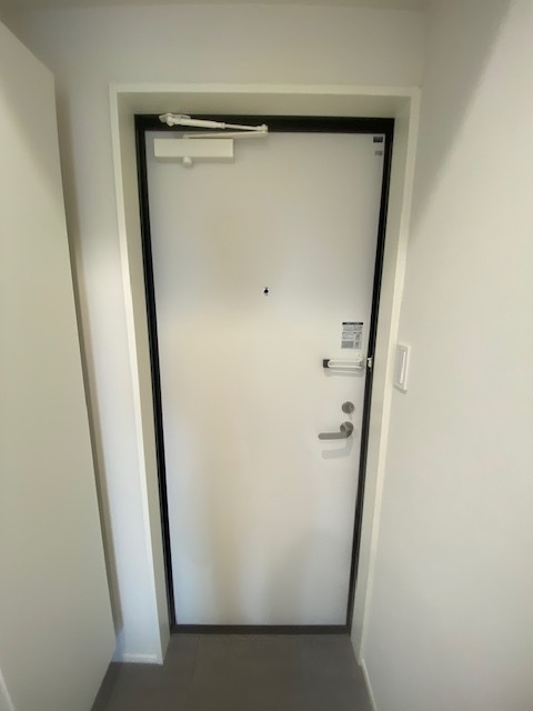 玄関　同施工会社の参考写真です