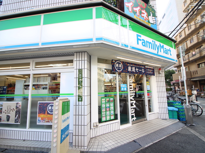 コンビニ　ファミリーマート（コンビニ）まで56m