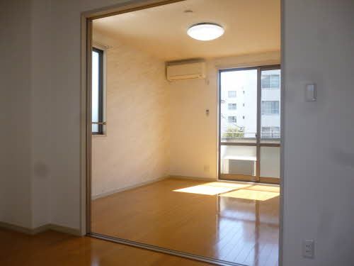 居室・リビング　南洋間