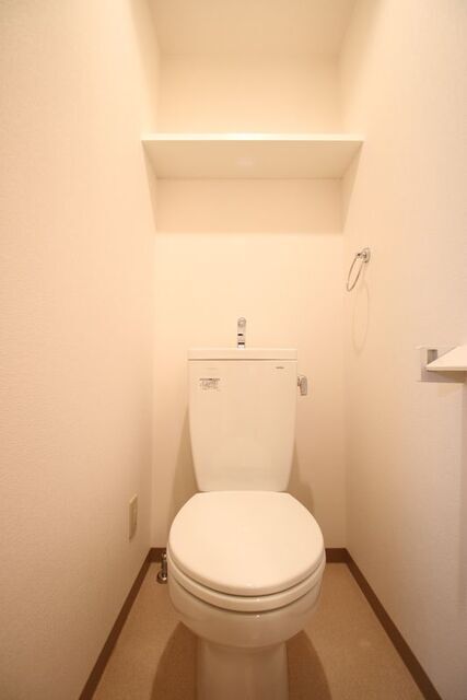 トイレ　※別室の参考写真の為、現況優先です。