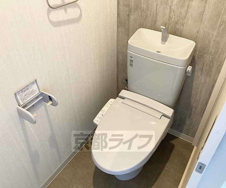 トイレ　ウォシュレット付きです・