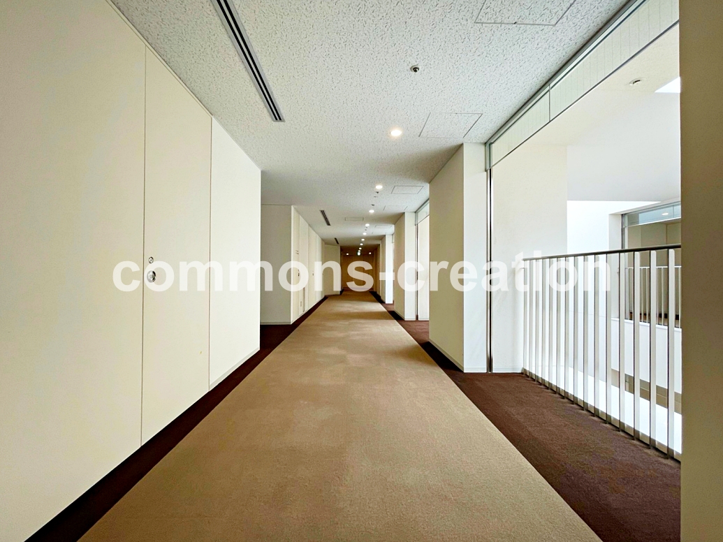 ドラックストア　トモズ東京汐留ビルディング店（ドラッグストア）まで469m