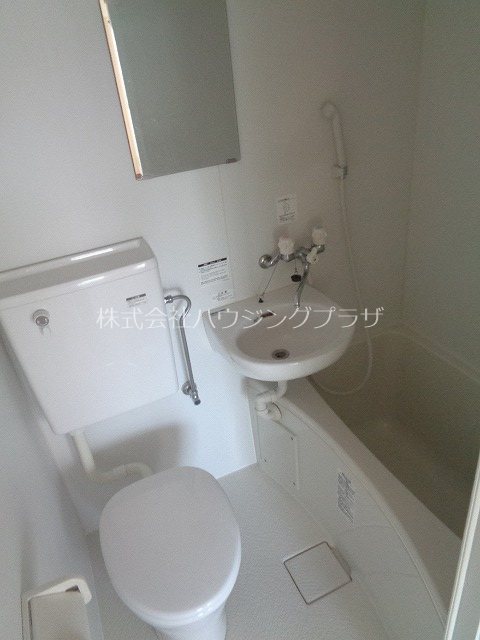 バス・シャワールーム　※別部屋参考写真となります