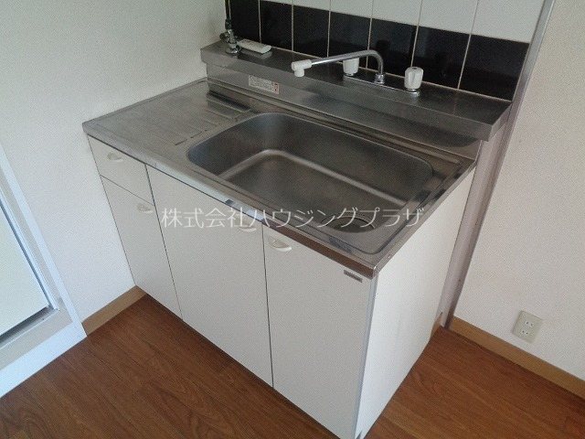 キッチン　※別部屋参考写真となります