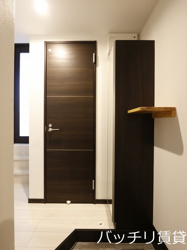 玄関　別号室の画像。現況優先