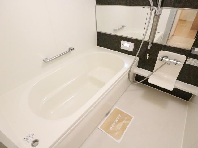 バス・シャワールーム　コンパクトで使いやすいお風呂です