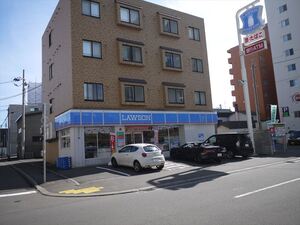 コンビニ　ローソン（コンビニ）まで90m