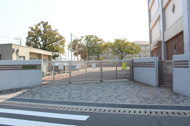 小学校　大分市立鶴崎小学校（小学校）まで770m