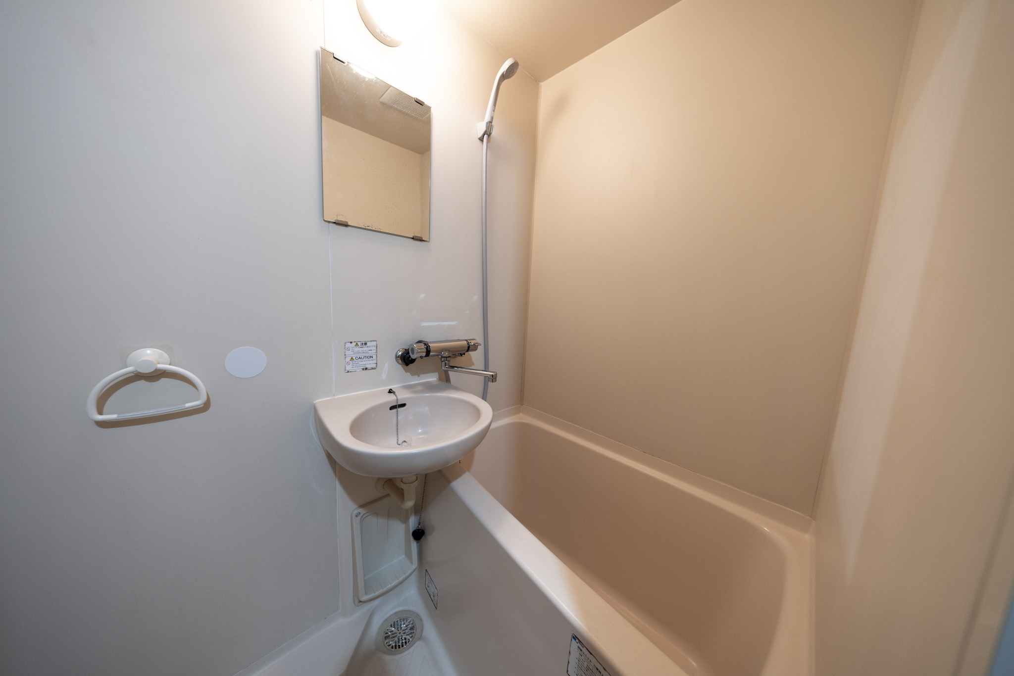 バス・シャワールーム　バストイレ別の清潔なバスルーム