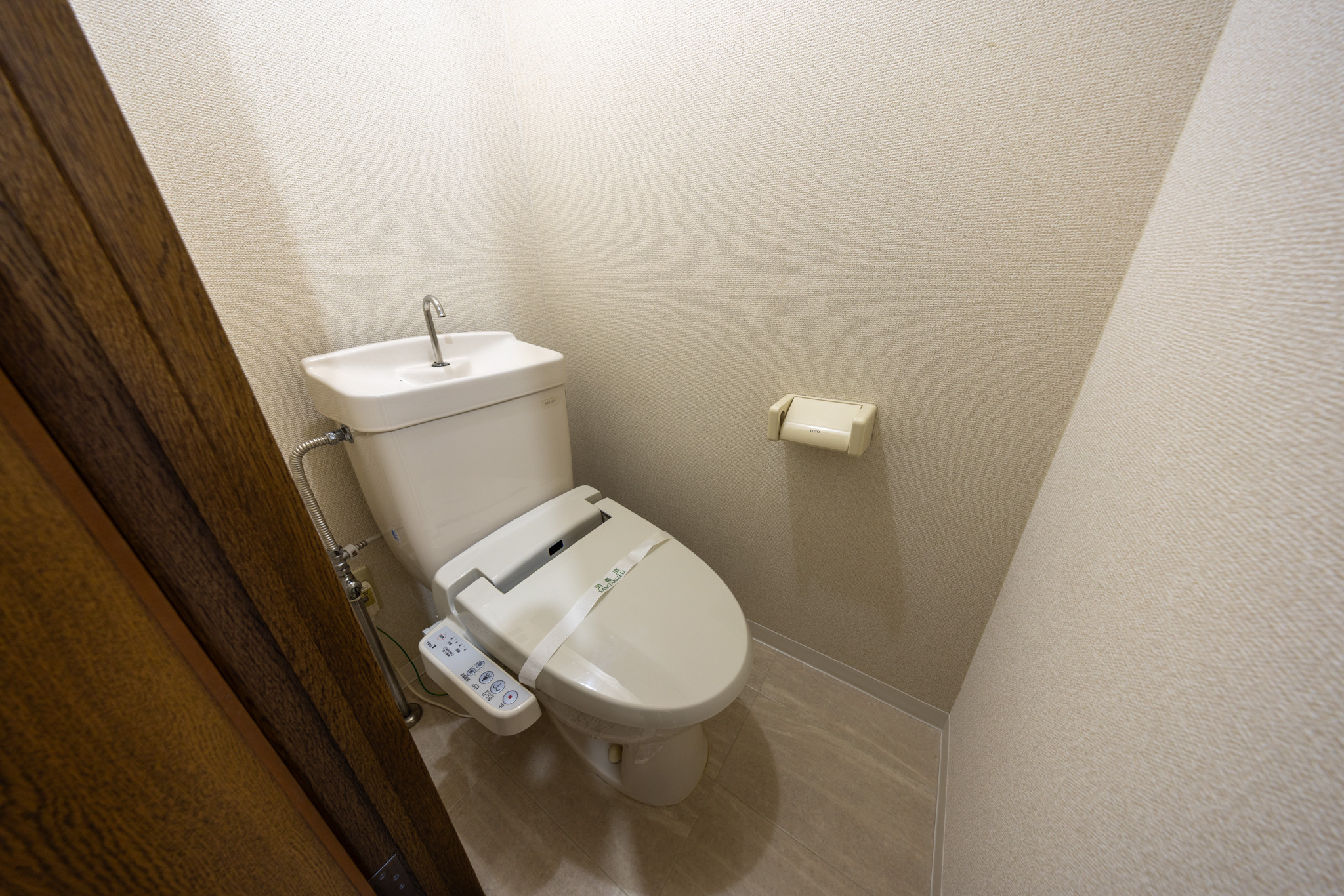 トイレ　温水洗浄便座付き