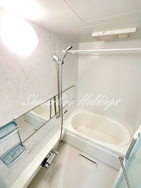 バス・シャワールーム　浴室乾燥機付き♪