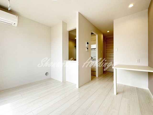 その他部屋・スペース　白基調の落ち着いた寝室♪