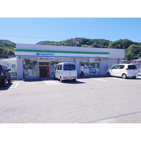 コンビニ　ファミリーマート岡谷湊湖畔店（コンビニ）まで728m