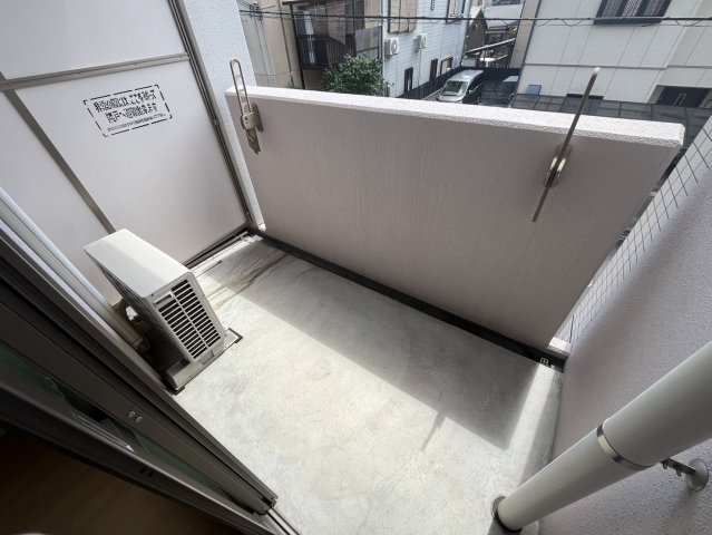 バルコニー　バルコニーも広く洗濯物に困りません