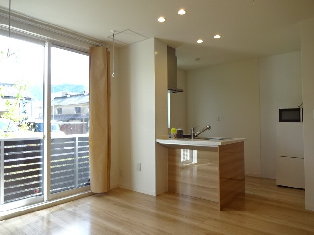 居室・リビング　別部屋参考写真です。