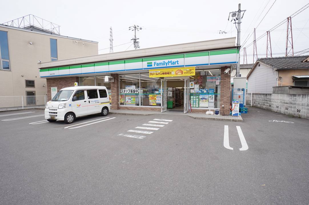 コンビニ　ファミリーマート松山北久米店（コンビニ）まで398m
