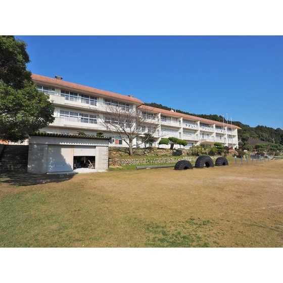 小学校　下関市立岡枝小学校（小学校）まで2473m