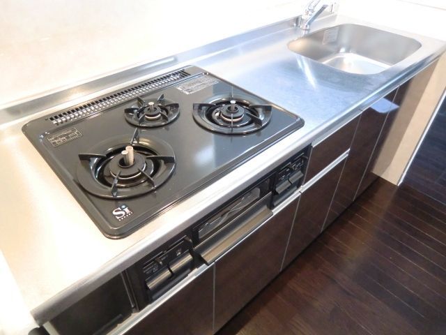 キッチン　★使いやすい３口ガスシステムキッチン★