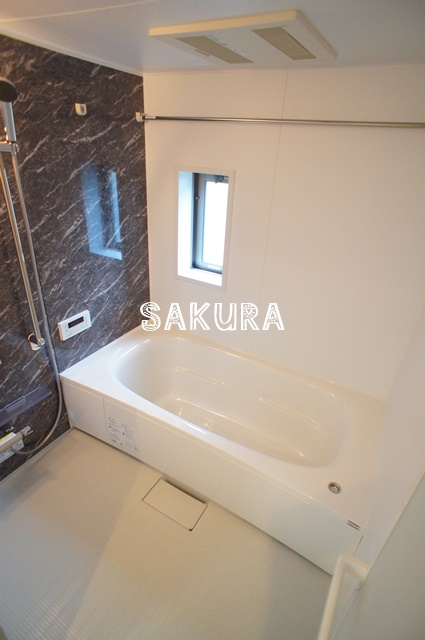 バス・シャワールーム　雨の日でも安心の浴室乾燥機付きです♪