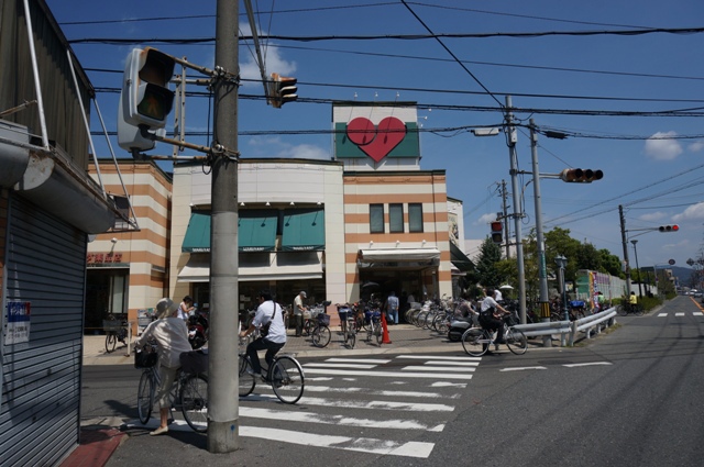 スーパー　（株）マルヤス／登美の里店（スーパー）まで228m