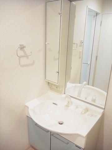 洗面設備　広く使いやすい洗面所