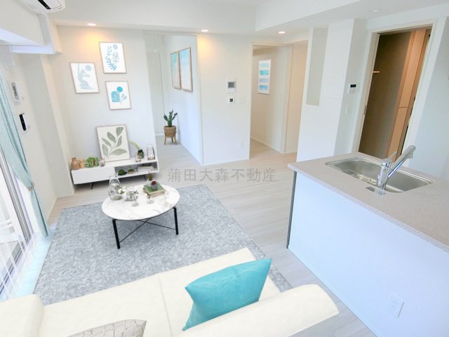 居室・リビング　家具等は配置イメージです。 床暖房付きLDK13.06帖　カ