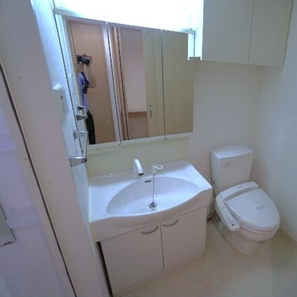 洗面設備　参考写真（同物件別部屋）