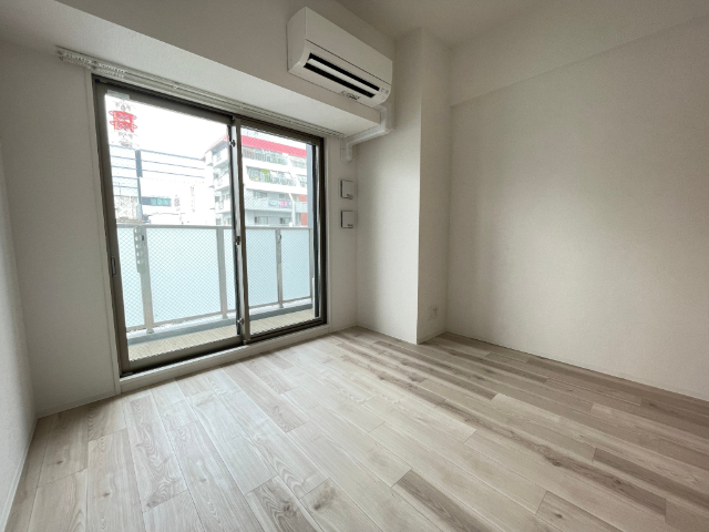 居室・リビング　６０６号室の写真です。