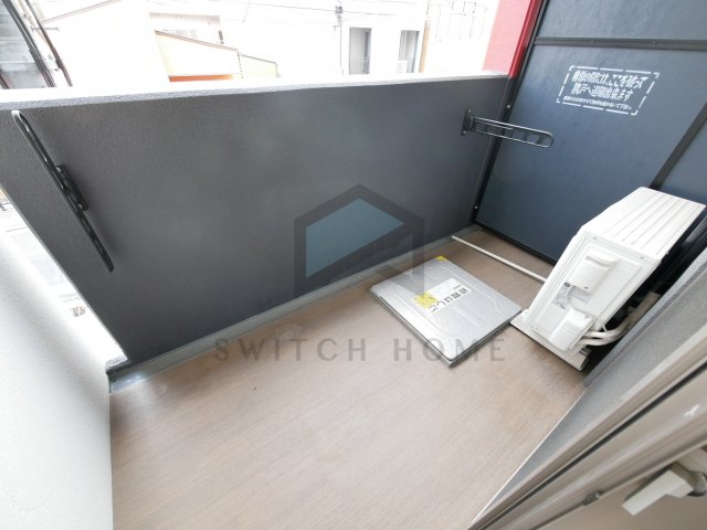 バルコニー　暖かな日差しのふりそそぐバルコニー