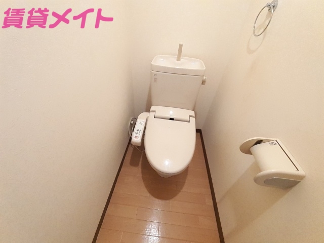 トイレ　同型反転タイプのお写真です