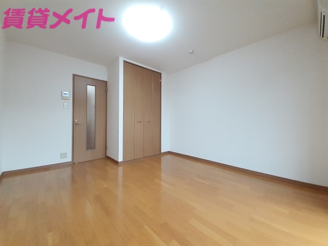 居室・リビング　同型反転タイプのお写真です