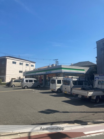 コンビニ　ファミリーマート（コンビニ）まで942m