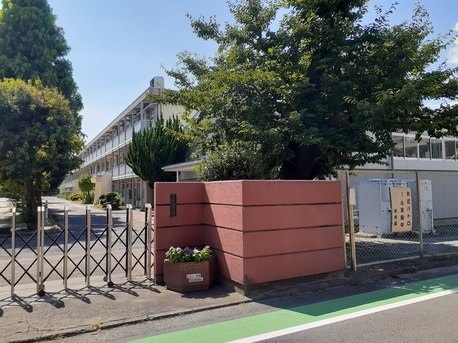 小学校　前橋市立敷島小学校（小学校）まで600m