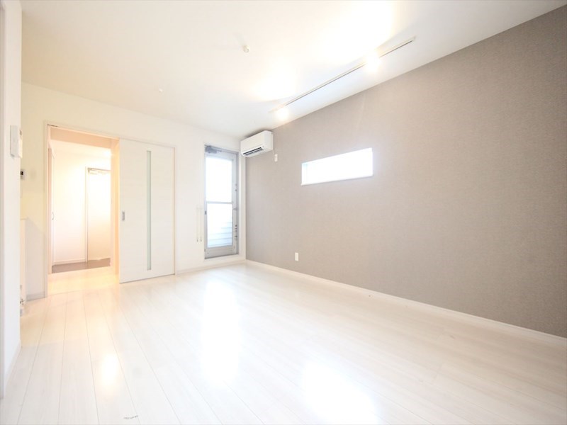 バルコニー　ＬＤＫ12.1帖　2面採光　システムキッチン　南面バルコニー