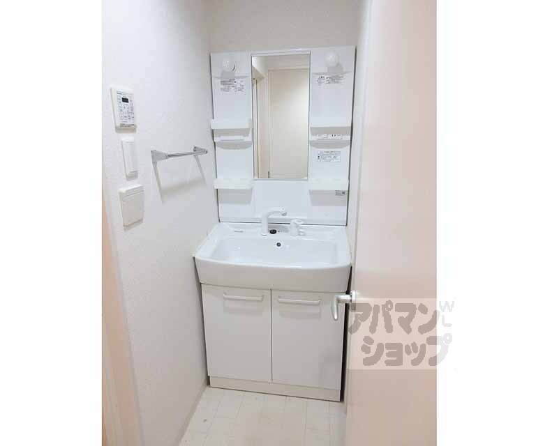 洗面設備　独立洗面台です